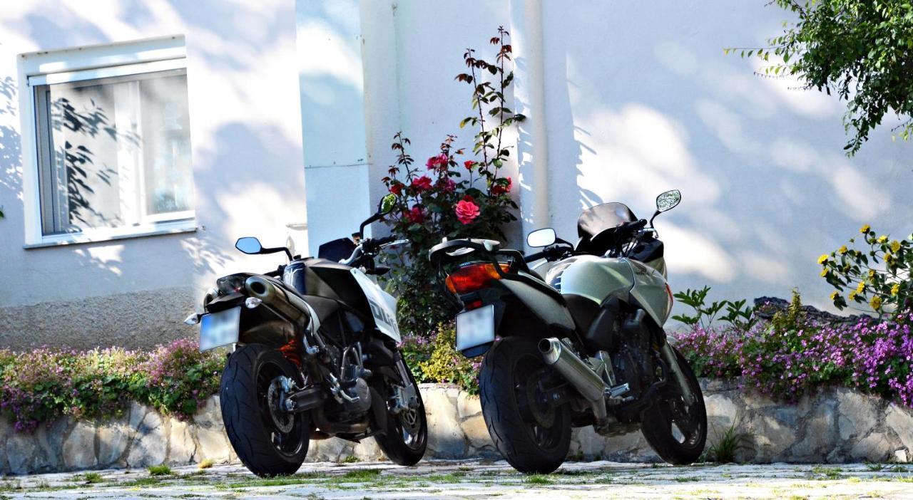 Guesthouse Vissinokipos - Biker Friendly - Motorradhotel Castória Exterior foto